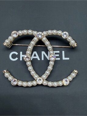 CHANEL Gold-Tone CC Logo Brooch with Pearlescent Inlay